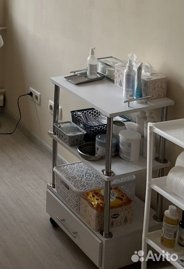 Косметологическая тележка