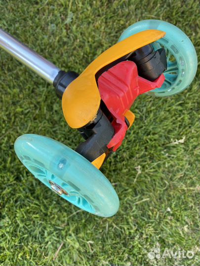 Самокат детский со светящимися колесами