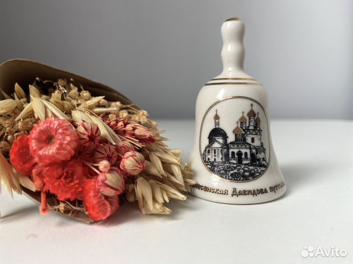 Фарфоровый колокольчик белый Давидова Пустынь