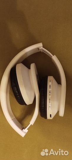 Беспроводные наушники HB-203 белые