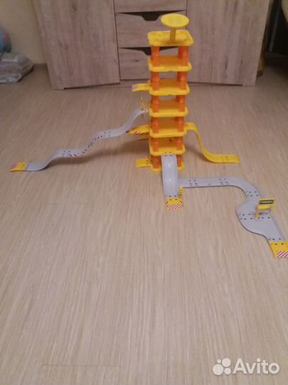 Паркинг, трек для машинок гараж парковка