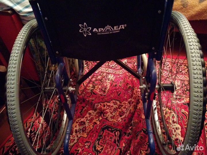 Две инвалидные коляски (комнатная и уличная)