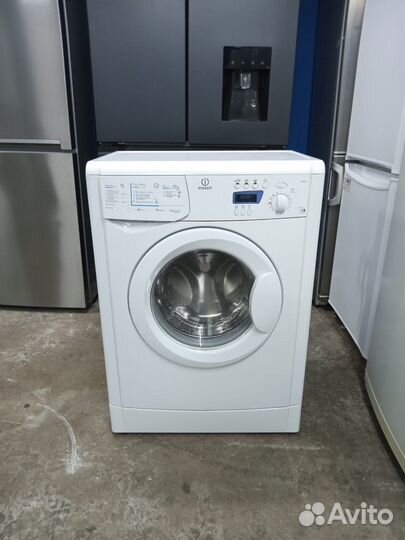 Узкая стиральная машина Indesit б\у на гарантии