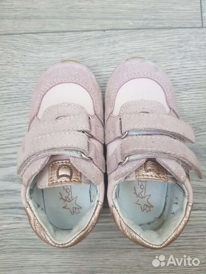 Кроссовки для девочки