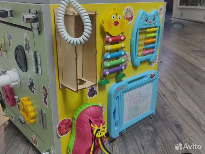 Бизиборд куб