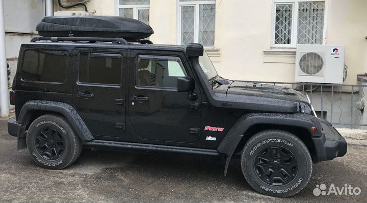 Автобокс (багажник) на Jeep Wrangler