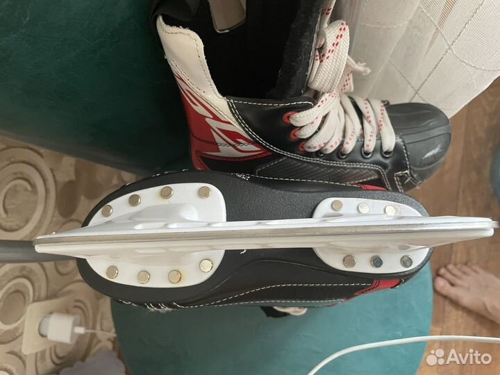 Коньки хоккейные