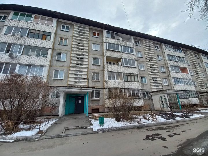 Доля в 4-к. квартире, 61 м², 3/5 эт.