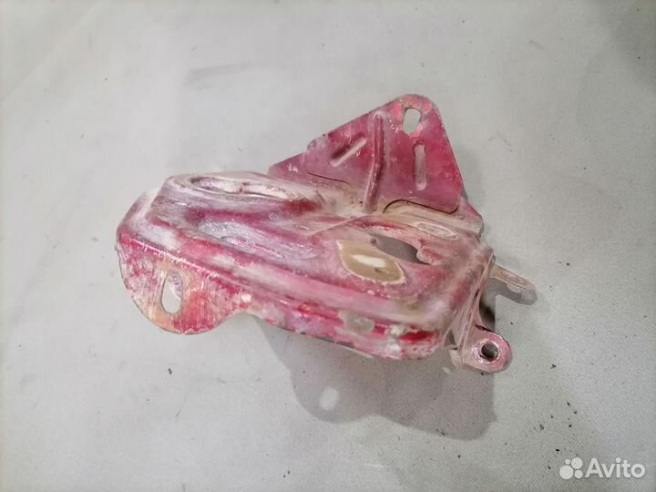 Площадка под акб Mazda 323 BF 1980-1989