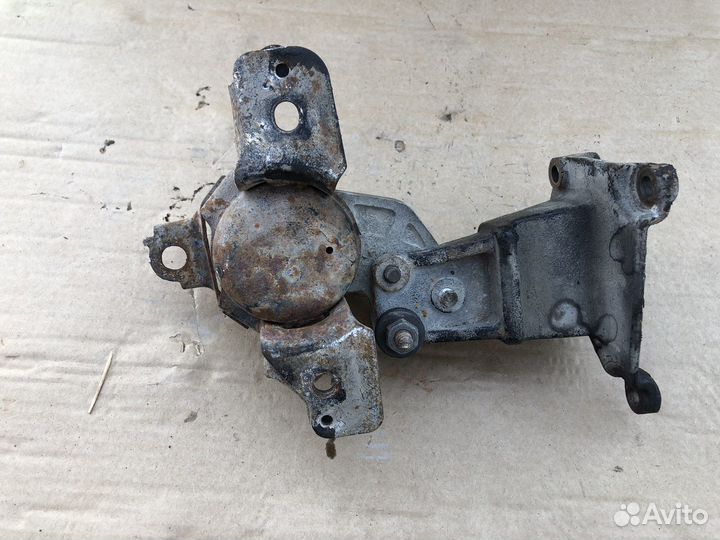 Опора двигателя правая FAW V5 2013 1230502050