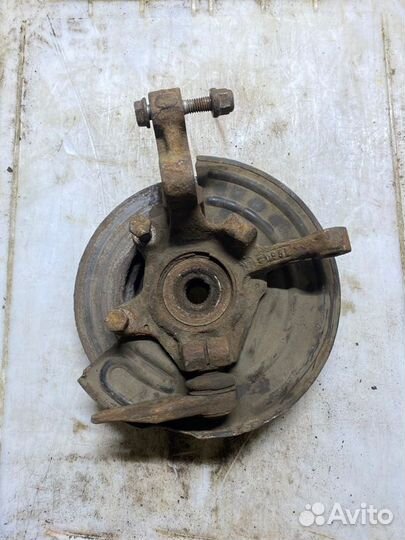 Кулак поворотный передний правый Renault Symbol 1