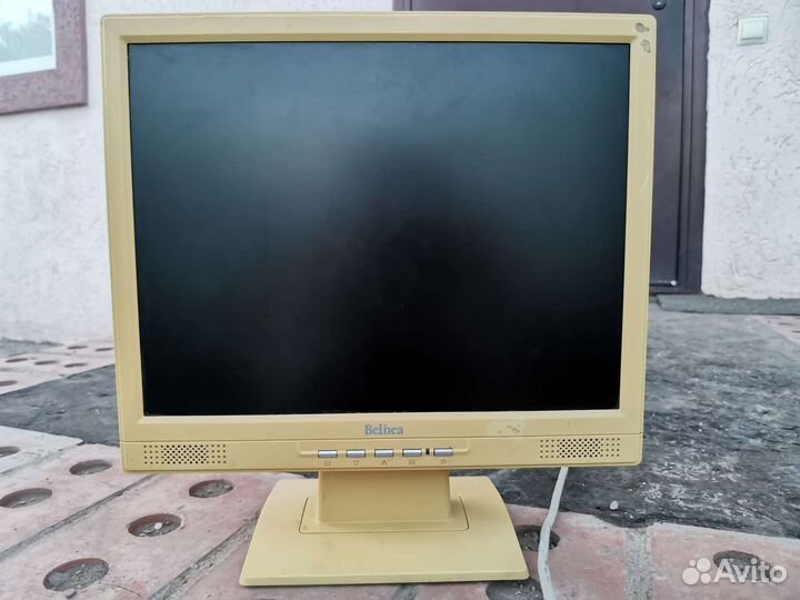 Монитор Belinea в рабочем состоянии
