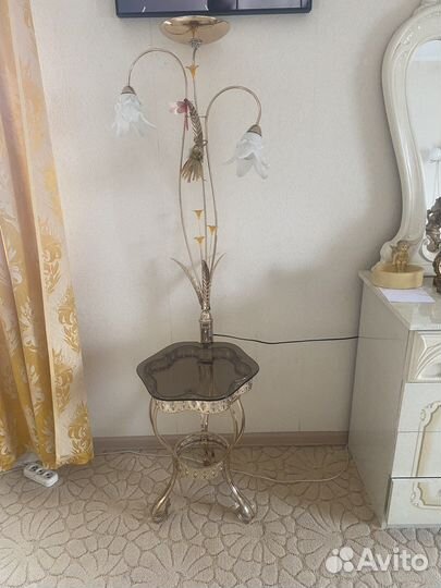 Торшер со стеклянным столиком