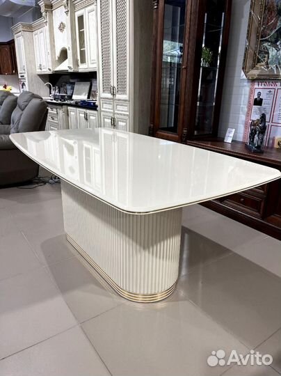 Обеденный стол Венера