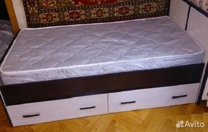 Кровать с матрасом