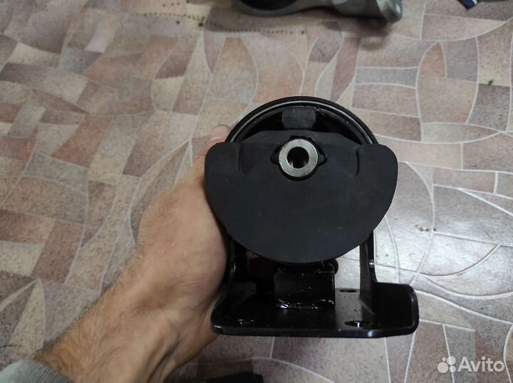 Передняя подушка двигателя Daihatsu Yrv