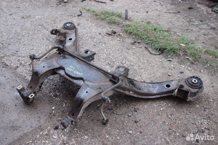 Подрамник задний на Опель Омега B