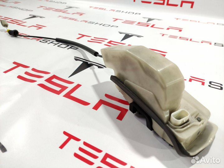 Замок двери задней правой Tesla Model Y 2020