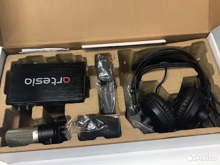 Микрофон Yamaha ym-2000/док (И61)