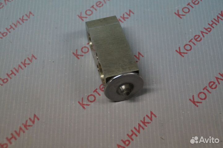 Nissan 92200-9F510 Клапан кондиционера