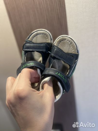 Сандалики для мальчика 23