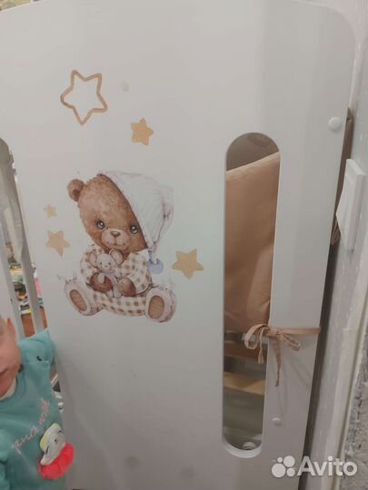 Детская кроватка с маятником и ящиком