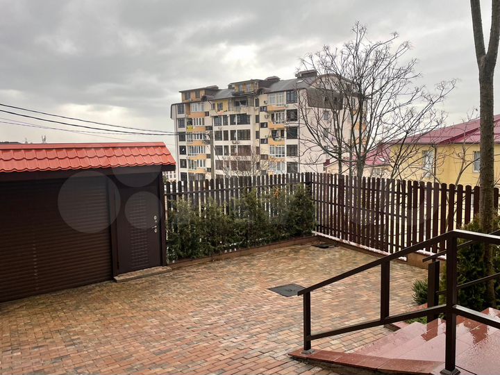 Дом 180 м² на участке 1 сот.