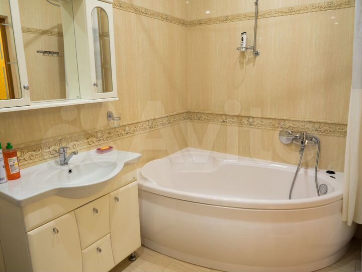 1-к. квартира, 63 м², 3/3 эт.