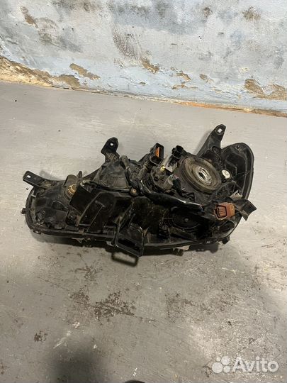 Фара правая Mitsubishi Outlander XL