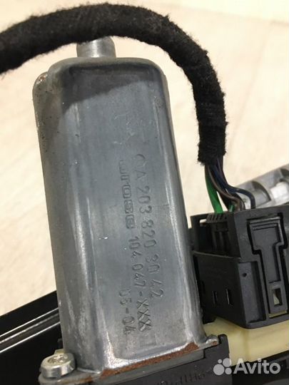 Стеклоподъемник задний правый Mercedes Benz C180