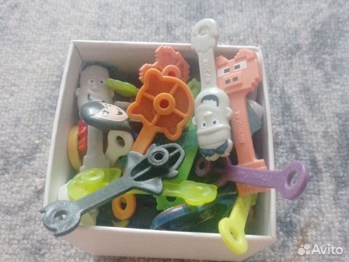 Ящик скрепышей 71 штука