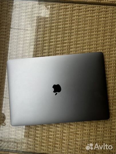 Apple MacBook Pro 15 I7 256gb 2017