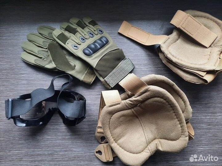 Защитные очки, перчатки, налокотники и наколенники