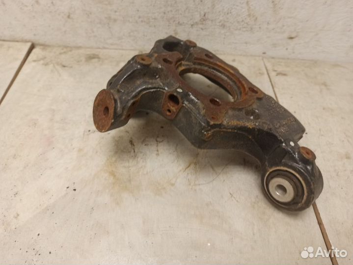 Кулак задний левый 33406797569