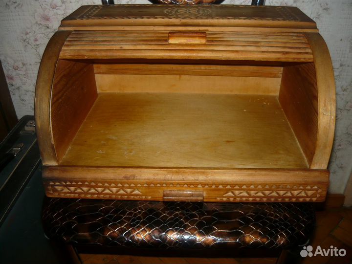 Хлебница деревянная резная