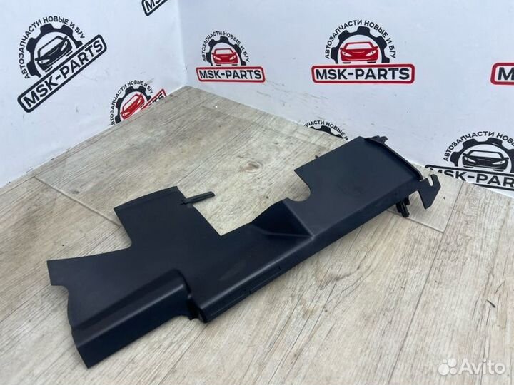 Дефлектор радиатора правый Renault Scenic 3