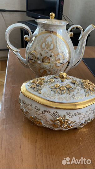 Заварочный чайник и ваза