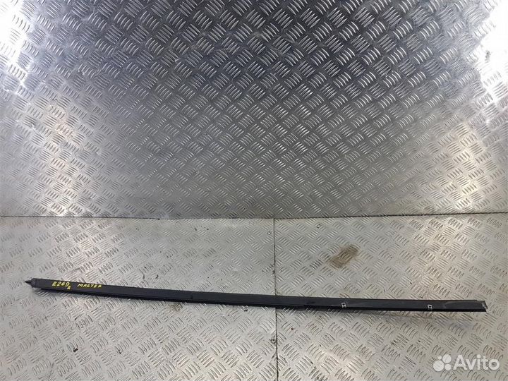 Направляющая стекла двери рено Master 3