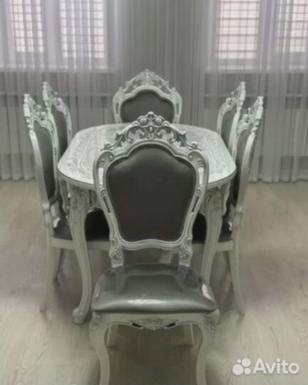 Кухонный стол со стульями на кухню