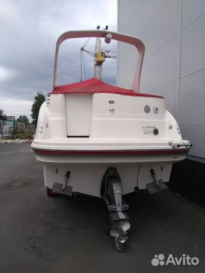 Моторная яхта, круизный катер Larson 274