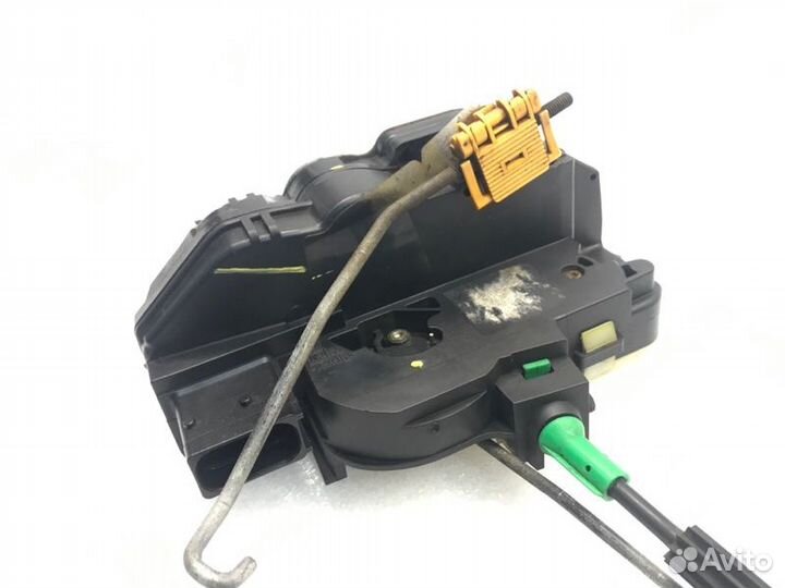 Замок двери задний левый Chevrolet Cruze хетчбек