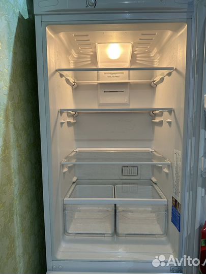 Холодильник бу indesit