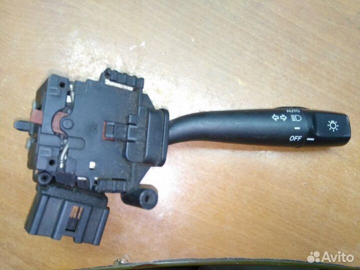 Подрулевой переключатель правый Toyota Opa 2000