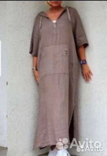Платье с капюшоном