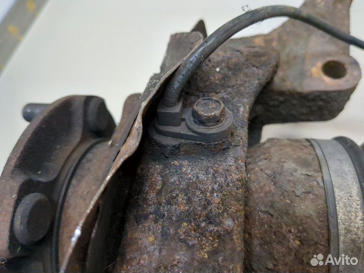 Ступица (кулак, цапфа) левая передняя Nissan Murano