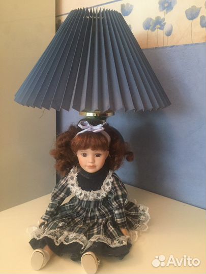 Кукла фарфоровая