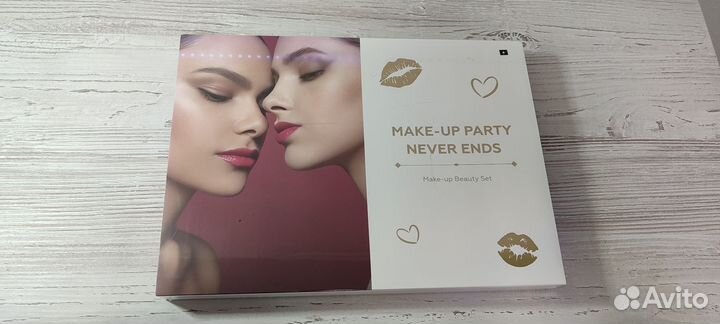 Набор для макияжа Make-Up party never ends (новый)