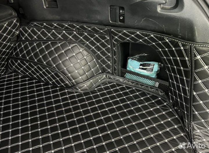 3d коврики в багажник Toyota Sienna