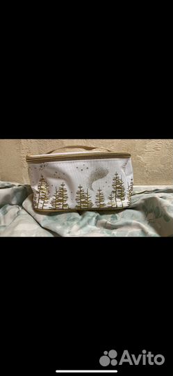 Новогодние подарочные наборы Yves Rocher