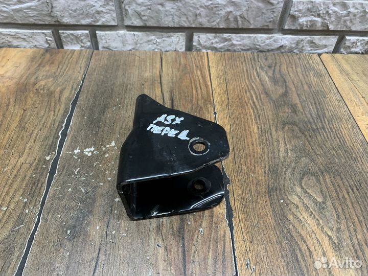 Mitsubishi ASX Кронштейн кпп передний